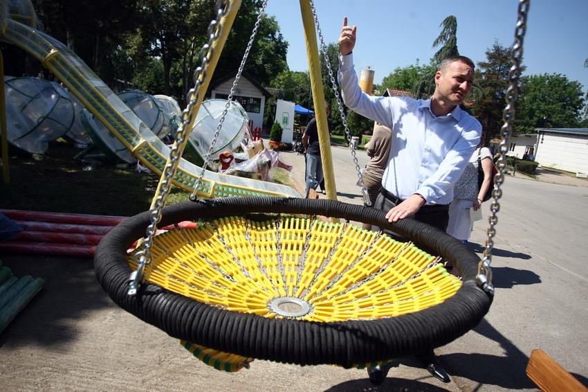 Direktor "Zelenila-Beograd" Vladimir Bogićević pokazuje "Orlovsko gnezdo"