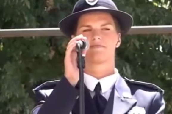 Pesma "Uniforma plava" izvedena u Centru za osnovnu policijsku obuku (VIDEO)