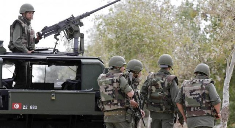 Two Tunisian soldiers killed in clashes with militants