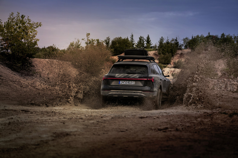 Audi Q8 e-tron edition Dakar