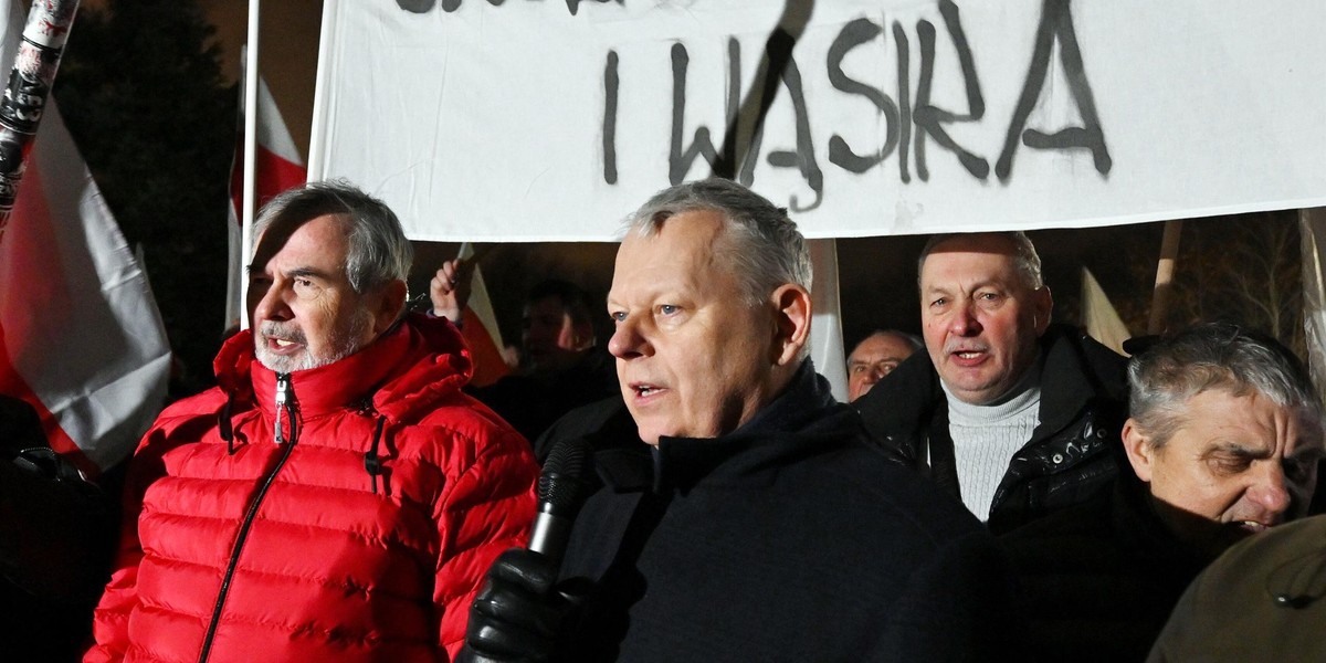 Marek Suski w nocy chciał wejść do więzienia w Radomiu.