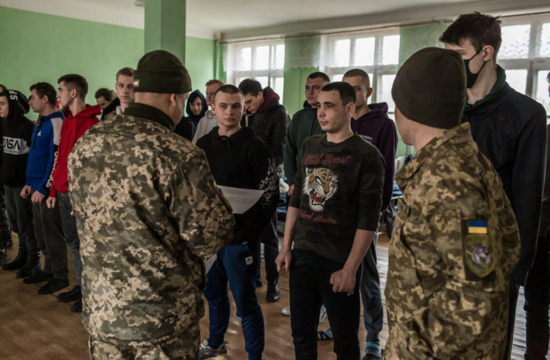Rekruci w koszarach w Donbasie