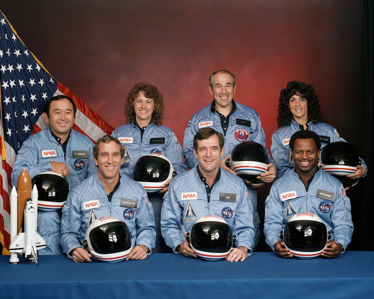 Oficjalna fotografia siedmioosobowej załogi promu "Challenger"