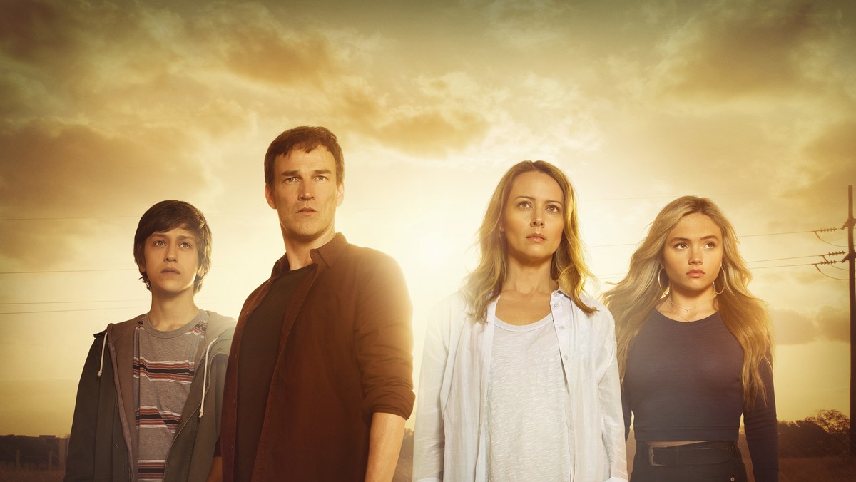 3 października na FOX obędzie się premiera serialu "The Gifted: Naznaczeni". To pełna emocji historia z pozoru zwykłego małżeństwa, którego spokojne życie zostaje nagle zburzone przez odkrycie, że ich ukochane dzieci to mutanci z supermocami. By przetrwać, rodzina Struckerów jest zmuszona uciekać przed wrogim rządem i szukać pomocy ze strony działającej w podziemiu sieci mutantów.