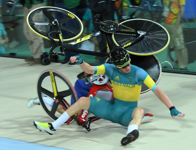 Wielka kraksa na kolarskim torze. Koreańczyk Park Sang-hoon odwieziony do szpitala