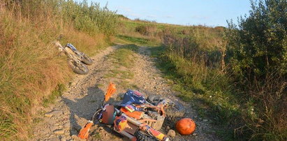 Uciekał przed policją i zderzył się z motocyklem