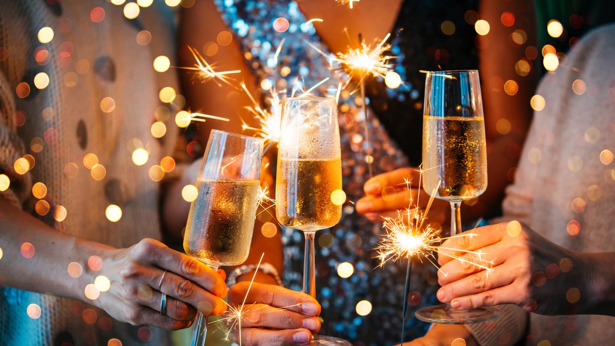 Narodni običaji pred Novu godinu: evo šta sve treba da uradite pre ponoći