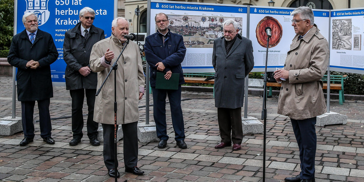 Wystawa plenerowa na pl. Szczepańskim w Krakowie