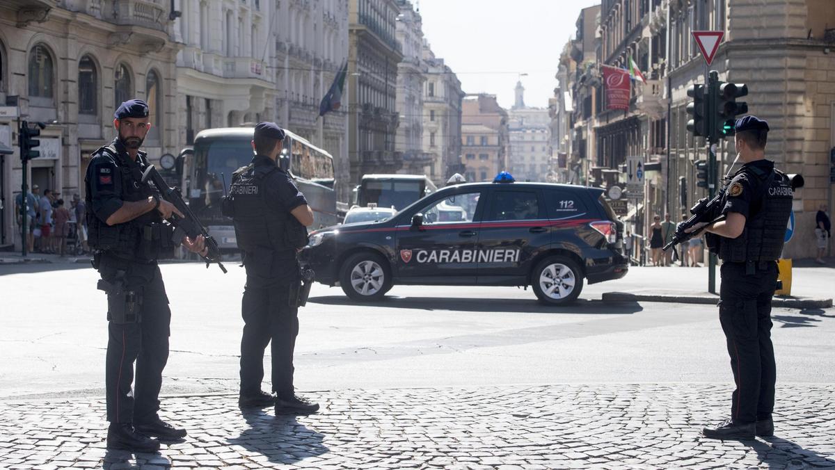 Włochy carabinieri policja