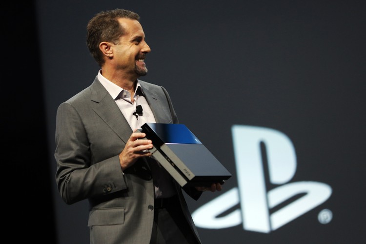 Nieregularne kształty PS4 raczej nie wszystkim przypadną do gustu. Rezygnacja z online'owych zabezpieczeń i możliwość pożyczania gier zadowoli natomiast nawet największych malkontentów.