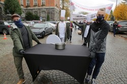 Protest branży gastronomicznej. "Czarna polewka dla rządu" [WIDEO]