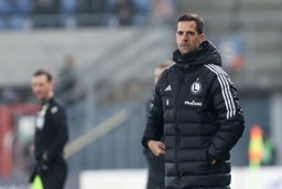 trener legii nie wie, na czym polega problem. astiz przeprosił kibiców za porażkę z piastem