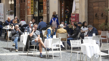 Pierwszy dzień żółtej strefy w Rzymie, klienci wrócili do restauracji