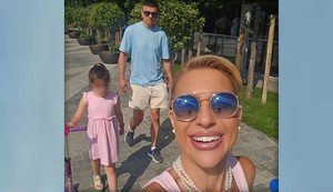 Jovana Jeremić sa ćerkom i dečkom