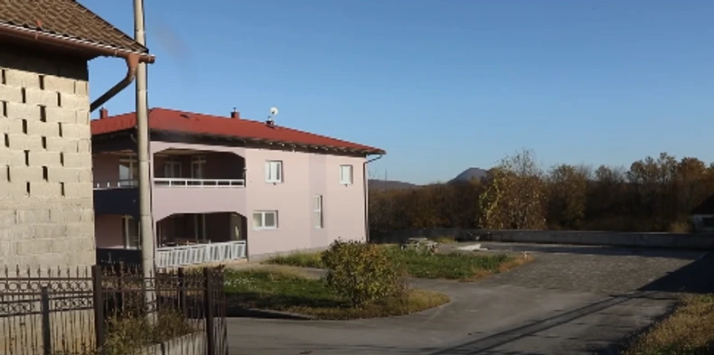 OBIŠLI SMO IMANJE ASMINA DURDŽIĆA U BOSNI Ima tri kuće, vila košta 700.000 evra i ima 13 soba, a tetka otkria sve o Aneli: \