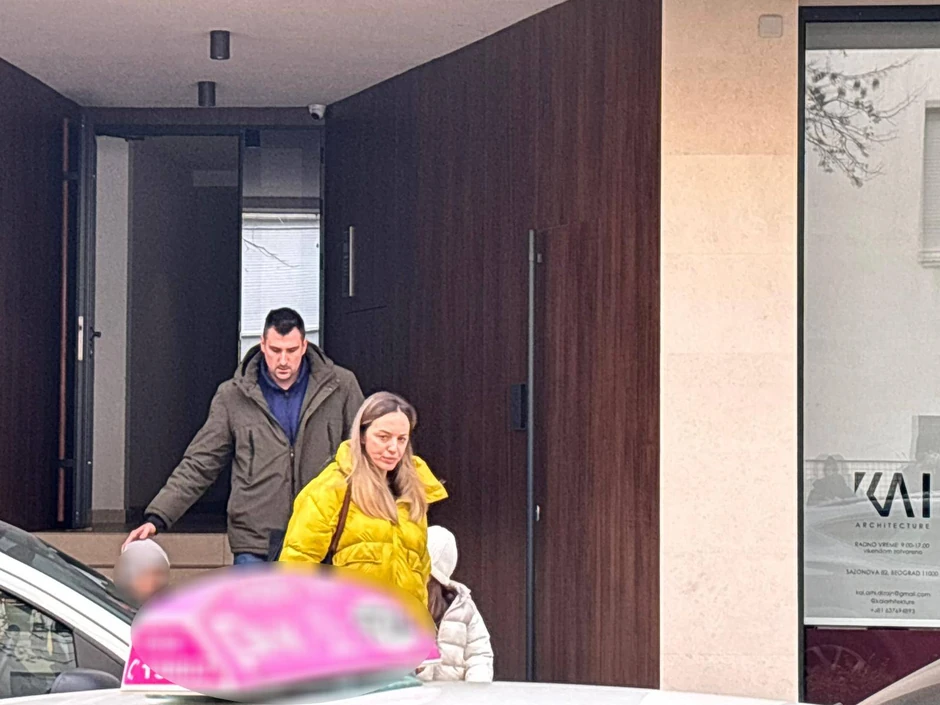 Milko Bjelica sa ženom i decom nakon drame na Vračaru