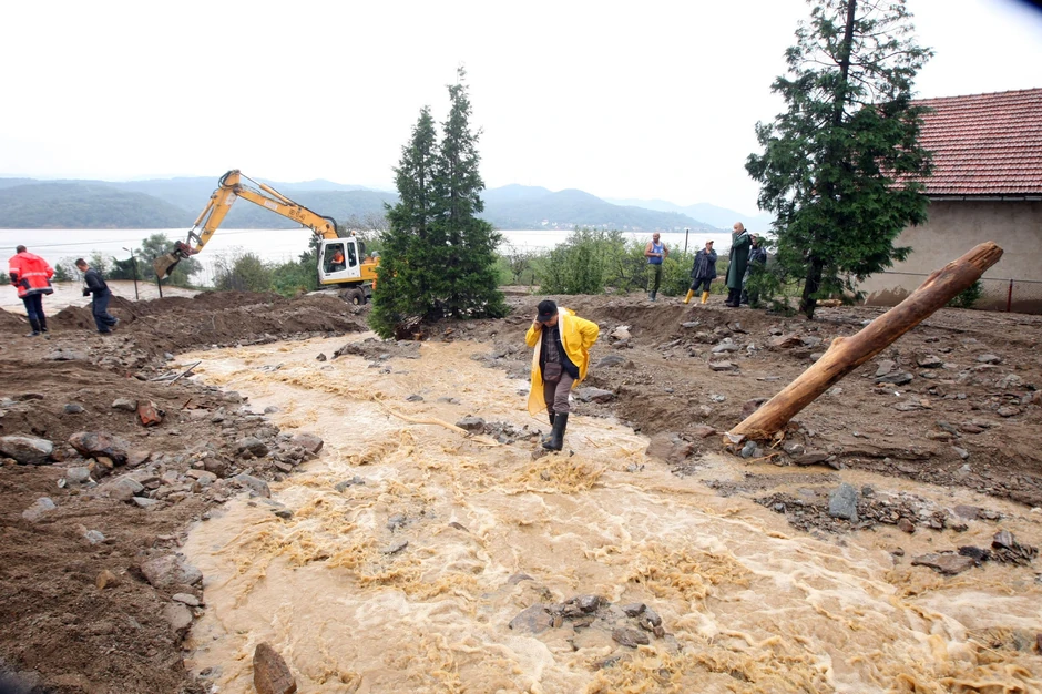 Bujica blata u Tekiji, još jednoj opštini Kladova koja je odsečena od sveta
