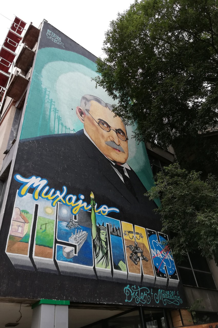 Mural Mihajla Pupina, Bulevar Mihajla Pupina i Ilije Ognjanovića