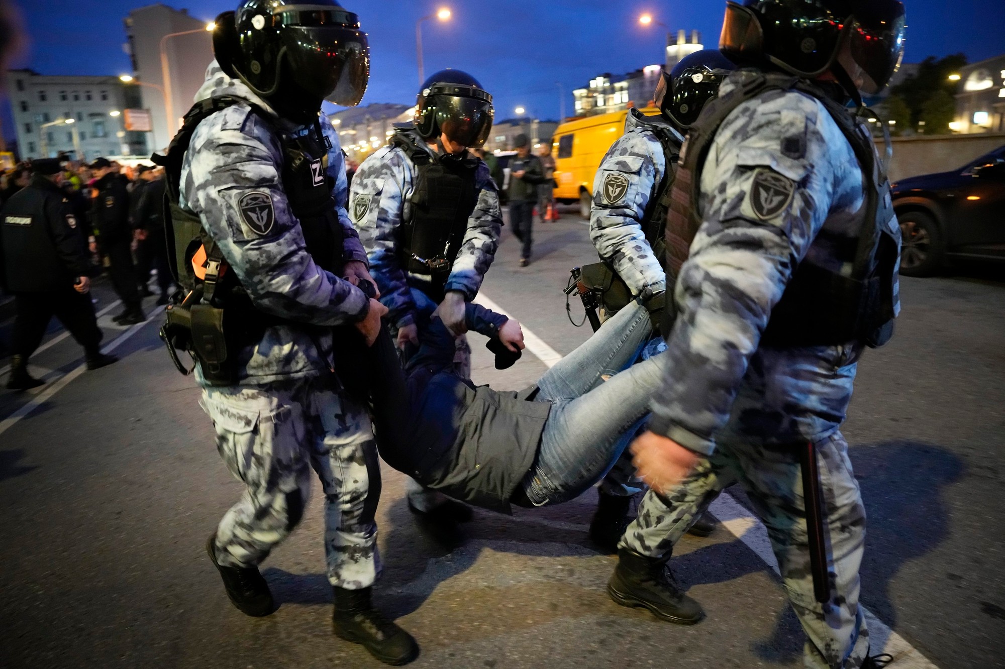 Demonštrácie proti ohlásenej mobilizácii sa konali v najmenej 38 mestách Ruska.
