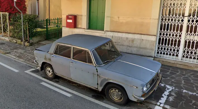 47 éve parkol egy Lancia Fulvia egy olasz kisvárosban