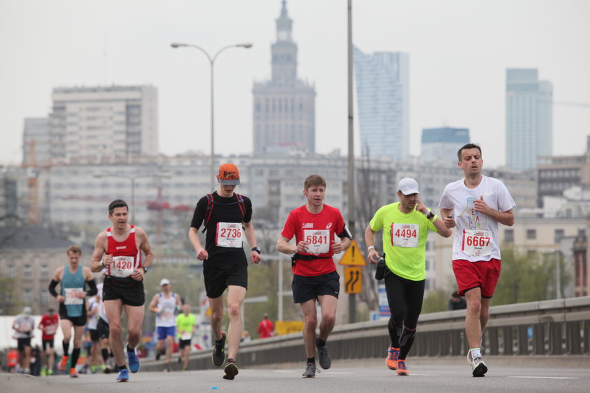 W niedzielę kilka tysięcy maratończyków pobiegnie ulicami stolicy. Szykują się spore utrudnienia na drogach