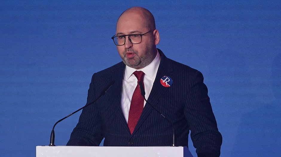 Lider partii Adam Bielan przemawia podczas konwencji programowej Partii Republikańskiej, grudzień 2022 r.