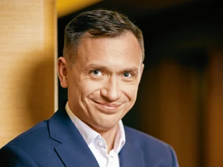 Kamil Sadowniczyk jest dyrektorem Manpower w Polsce.Zarządza największą marką w strukturach ManpowerGroup, oferującą takie rozwiązania jak praca tymczasowa, outsourcing, rekrutacje stałe. Odpowiada za tworzenie i realizację długoterminowej strategii rozwoju brandu. Karierę w Manpower rozpoczął w 2017 roku jako menedżer regionalny, by następnie awansować na dyrektora dywizji odpowiedzialnej za rozwój sieci oddziałów OnSite. Z branżą HR jest związany od 17 lat.