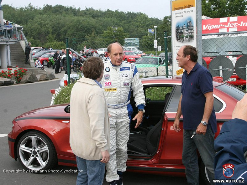 Zdjęcia szpiegowskie: Hans Joachim Stuck w BMW 1 Coupe na Nürburgring