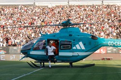 Arturo Vidal w nowym klubie wylądował helikopterem na środku boiska
