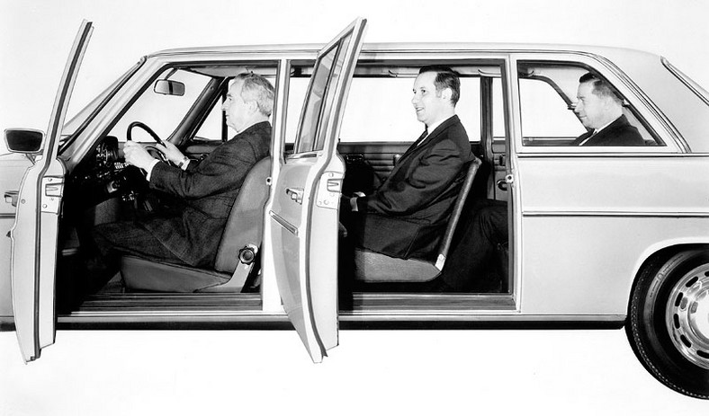 Mercedes-Benz E: historia gwiazdy klasy średniej wyższej (250 fotografii)