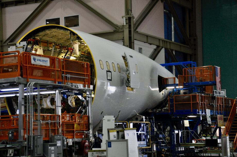 Do fabryki Boeinga w Everett trafiają elementy Dreamlinerów od wielu dostawców