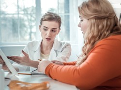 Ależ to jest nieprofesjonalne: Kobiety plus size zdradzają, jak wyglądają ich wizyty u lekarza...