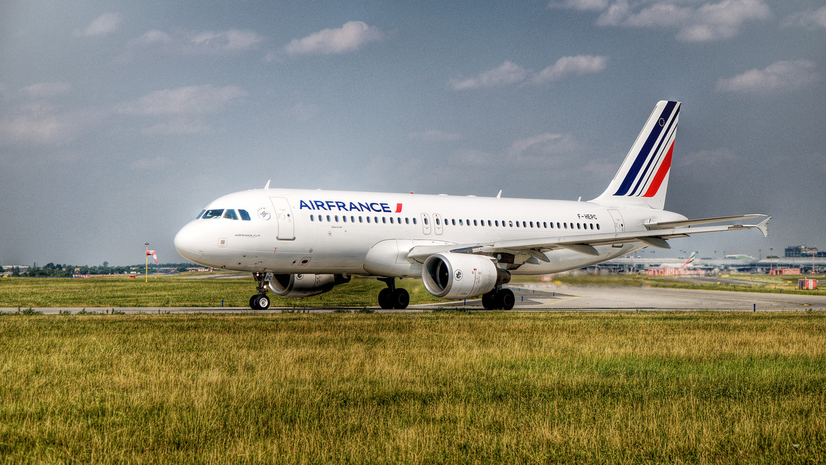 W związku z zapowiedzianym na piątek strajkiem płacowym francuskie linie lotnicze Air France poinformowały, że tego dnia zamierzają zrealizować 76 proc. wszystkich lotów. Odwołano 20 proc. zaplanowanych lotów długodystansowych z Paryża.