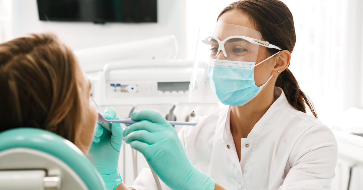 Nieubezpieczeni uchodźcy z Ukrainy będą musieli płacić za leczenie zębów