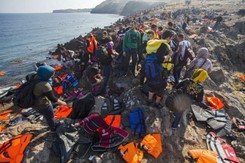 Lesbos przytloczona przez imigrantów. Tylko w tym roku przybyło ich 200 tys. ZDJĘCIA