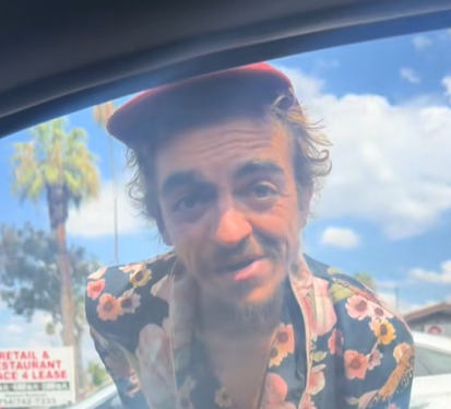 Zo slávneho herca sa zmenil na bezdomovca.