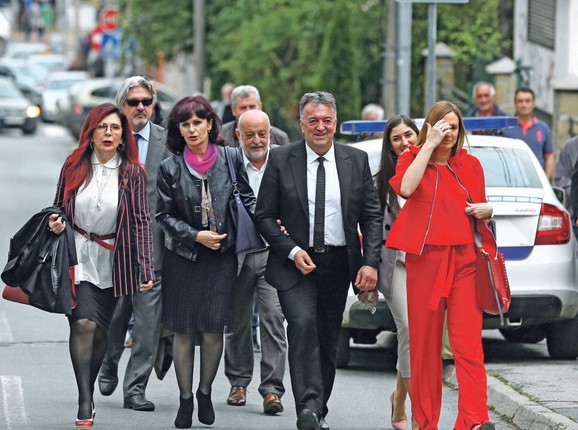 Ulaguje se novom šefu kako bi bio visoko na izbornoj listi SRS