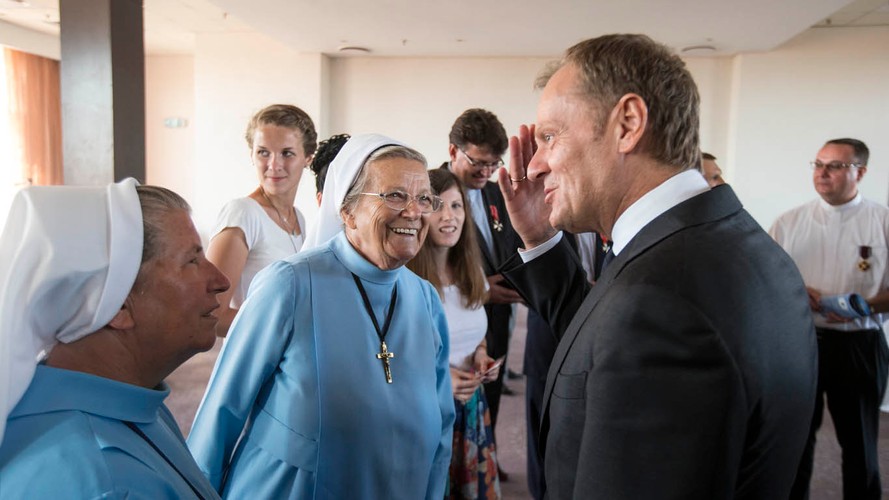 Polski premier wśród afrykańskich sierot