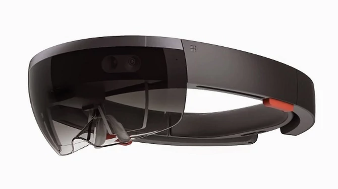 Microsoft HoloLens z logo Windows. W przyszłości może pojawić się tam logo ASUS