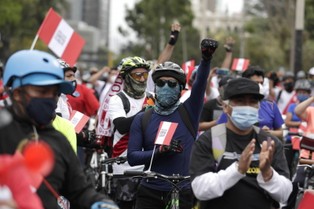 Protesty, zamieszki, chaos. Tymczasowy prezydent Peru złożył rezygnację