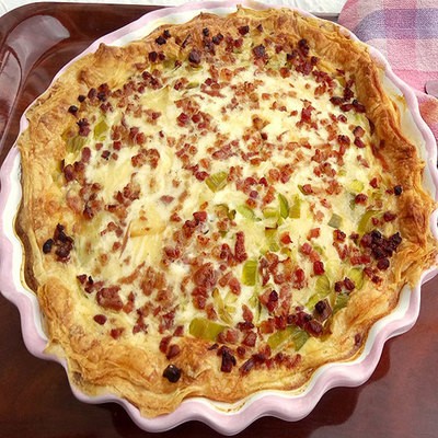 Póréhagymás baconos quiche leveles tésztából