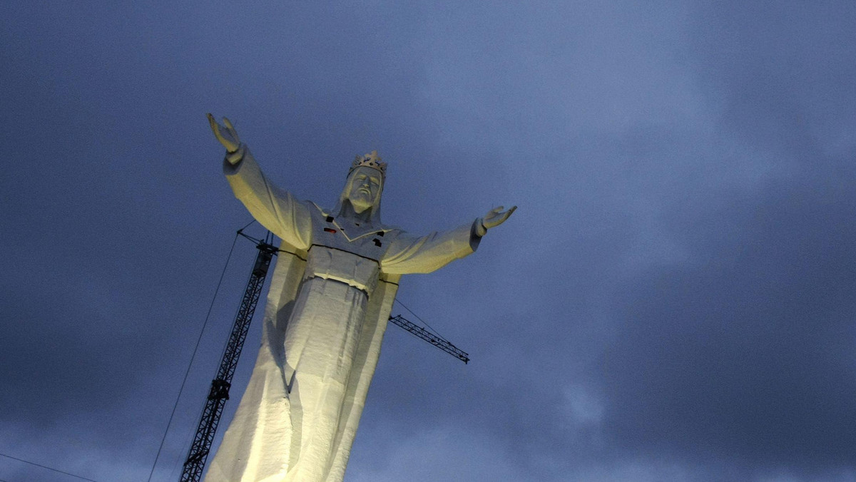 36-metrowy pomnik Jezusa Chrystusa Króla Wszechświata w Świebodzinie to znak wiary, znak religijny, hołd złożony Chrystusowi i element Sanktuarium Miłosierdzia Bożego - tak określił znacznie budowli biskup Diecezji Zielonogórsko-Gorzowskiej Stefan Regmunt.