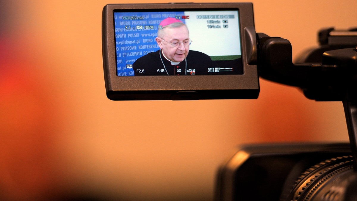 Wiceprzewodniczący Konferencji Episkopatu Polski abp Stanisław Gądecki powiedział, że Kościół w przypadku kremacji zwłok dopuszcza obrzęd pogrzebowy tylko w dwóch sytuacjach. Na 13 listopada zapowiedział list pasterski w tej sprawie.