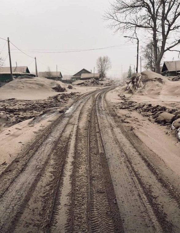 Opad popiołu w miejscowości Kluczi na Kamczatce