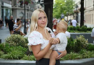 Mlada majka
