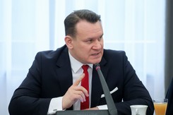 Tarczyński: Jeszcze jedna kadencja PiS i to Niemcy będą do Polski na truskawki jeździć