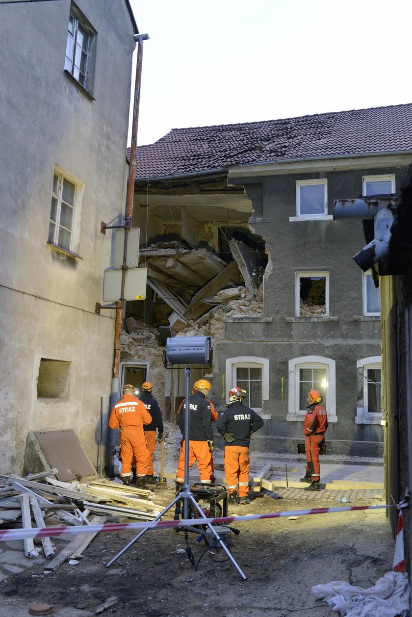 Wybuch gazu zniszczył kamienicę w Mirsku