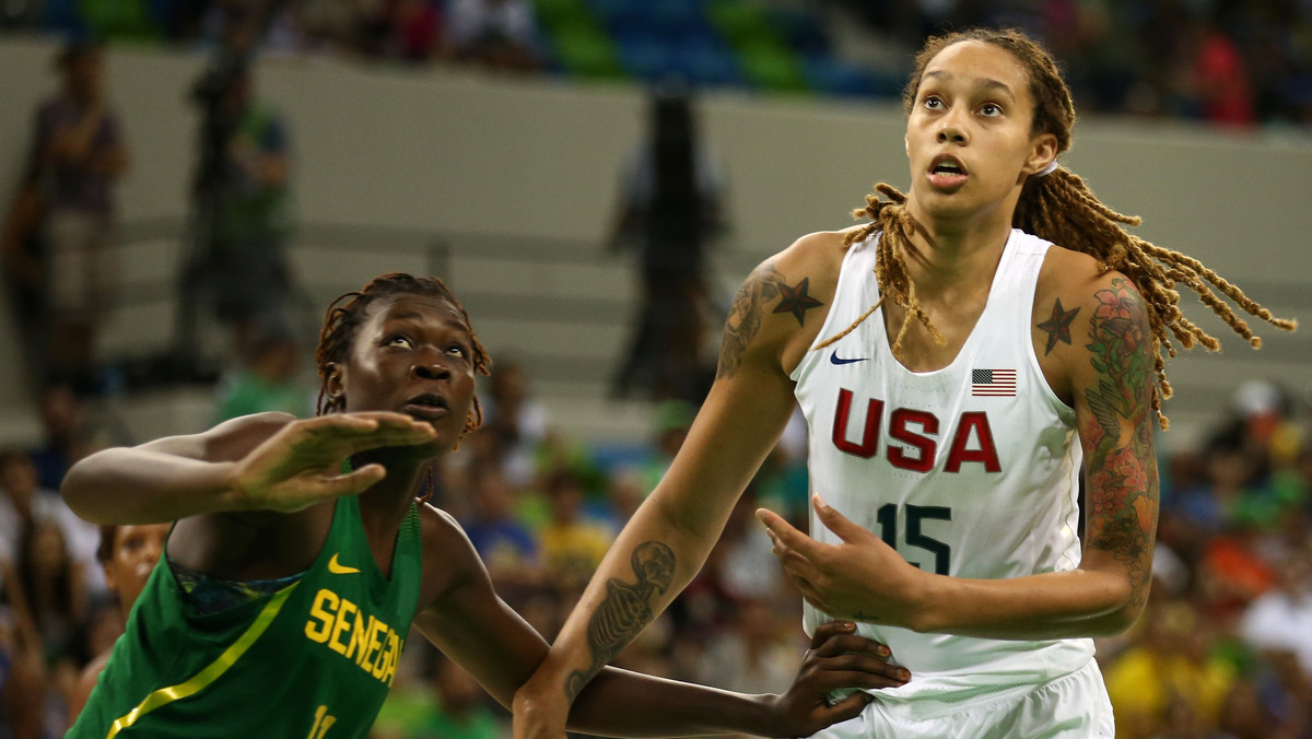 Amerykańskie koszykarki od rozprawienia się 121:56 z Senegalkami rozpoczęły zmagania w turnieju igrzysk olimpijskich. 121 punktów uzyskanych przez USA to trzecia najwyższa zdobycz w historii kobiecej rywalizacji w koszykówce na igrzyskach olimpijskich.