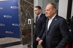 premier tusk odpowiada na prezydenckie safe. "panowie, wokół jest wojna, nie ma czasu na polityczne gierki"