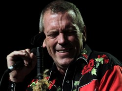 Doktor House gra bluesa i wygląda jak kowboj – zdjęcia!